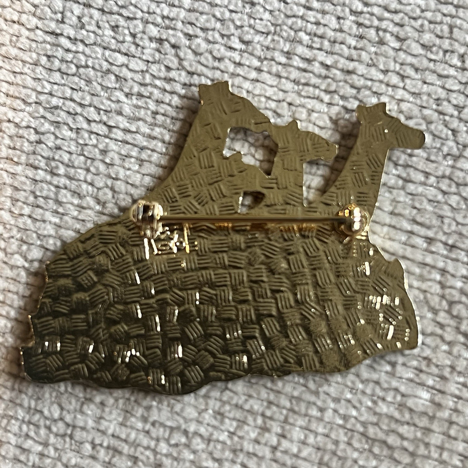 Cute Safari Giraffe Herd Brooch Pin Cloisonne/Enamel 2″ x 1.5″