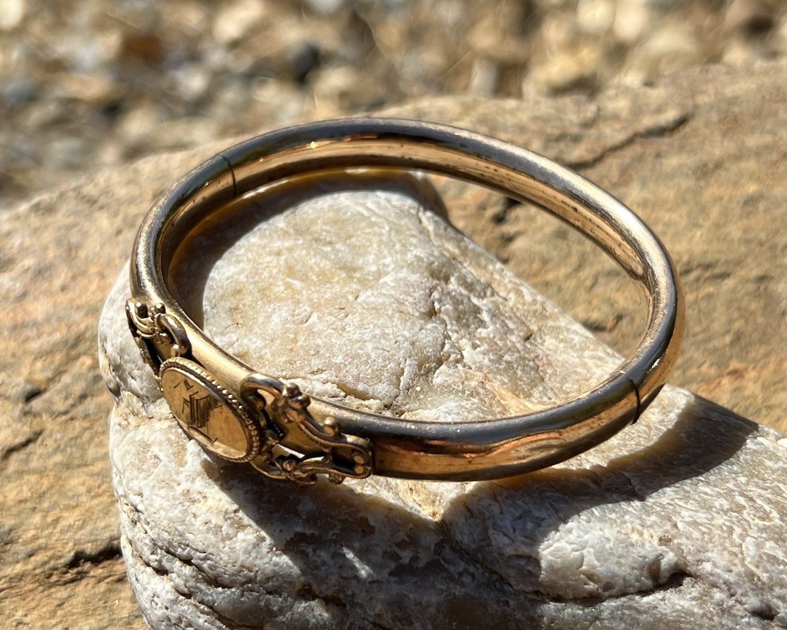 ANTIQUE HINGED BANGLE BRACELET UNMARKED GOLD-FILLED PUSH BUTTON ENGRAVED INITIAL