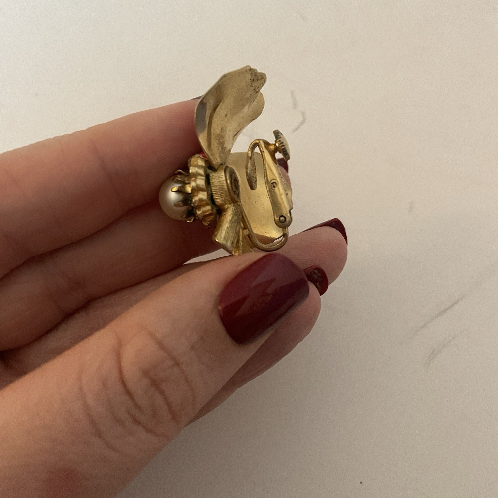 Vtg 1960s Vendome Poppy Flower Earrings Screw back Pearl Center – Missing Stones