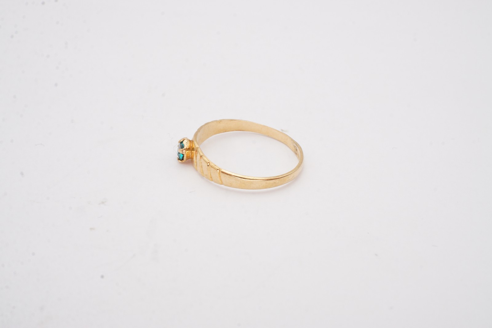 Vintage 10k Yellow Gold Green Glass Stone Childs Ring Size 2
