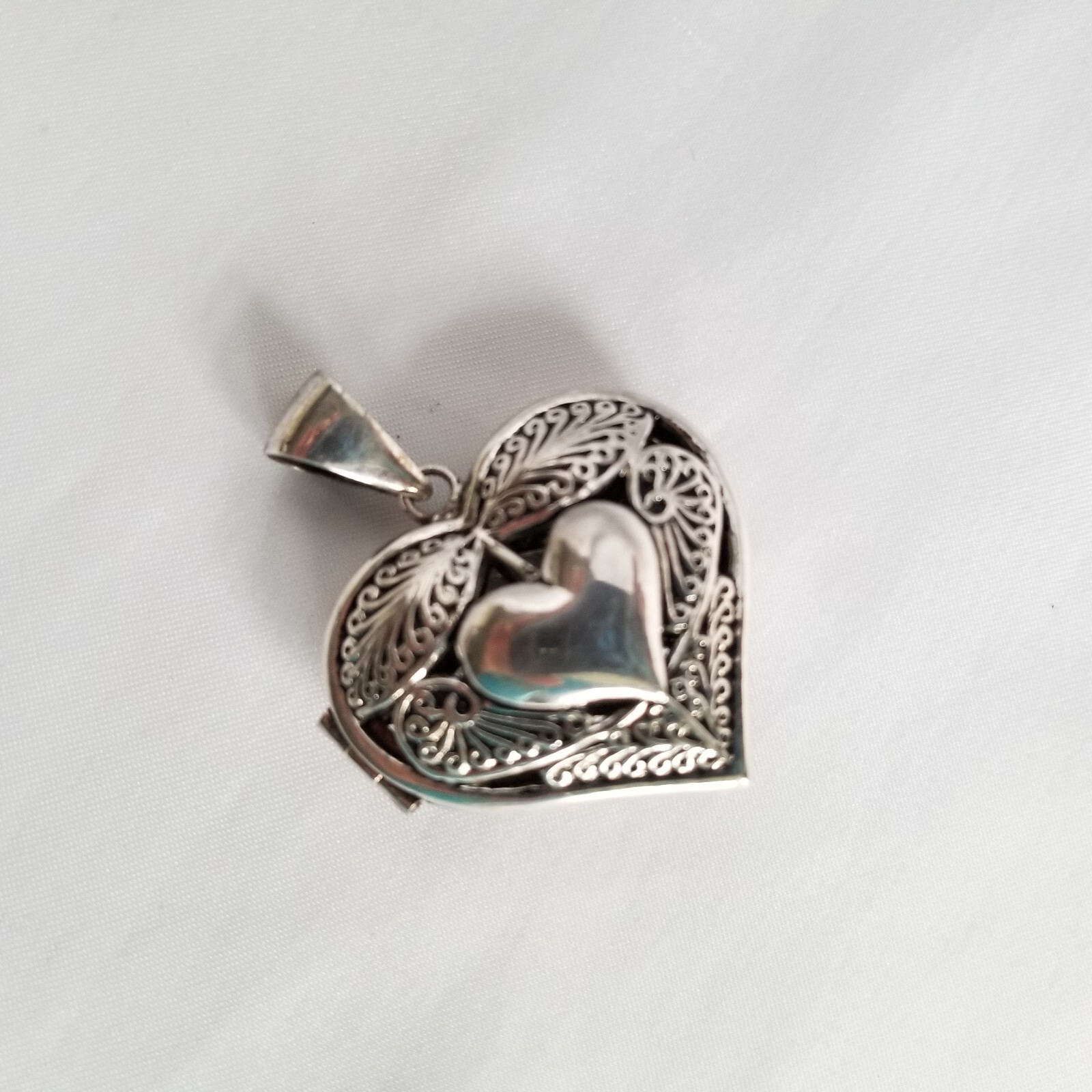 Best Mom heart wings locket puff pendant shiny silver plated filigree