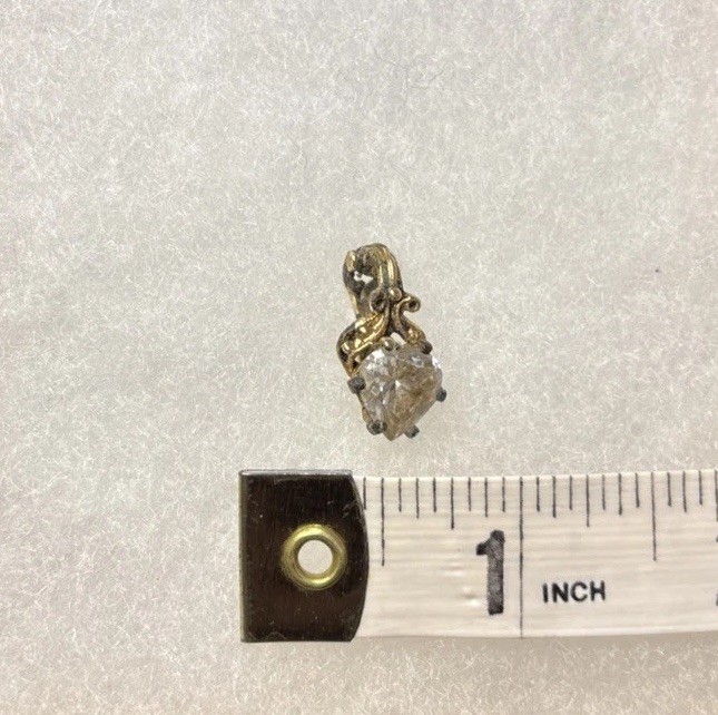 Lovely Vintage Old Fashioned Heart Shaped Solitaire Necklace Pendant