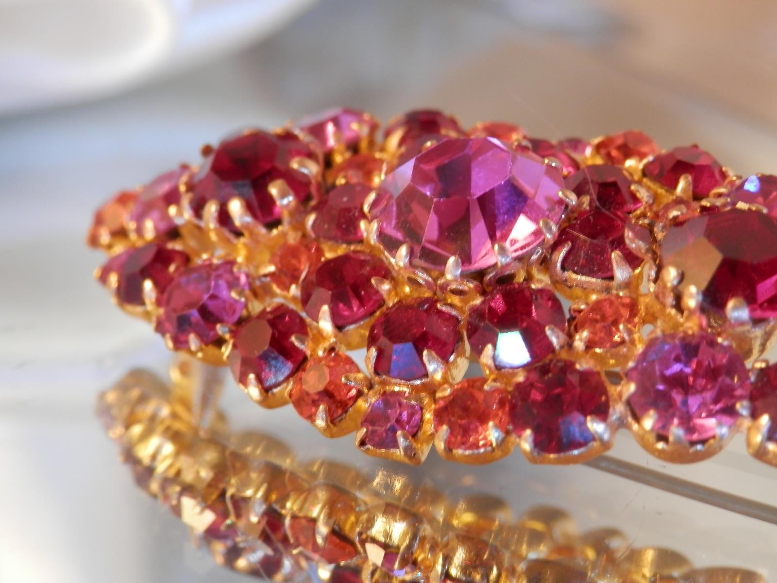 STUNNING sparkle Austria made Fuchsia Red Rhinestone Vintage 40’s Brooch 14A5