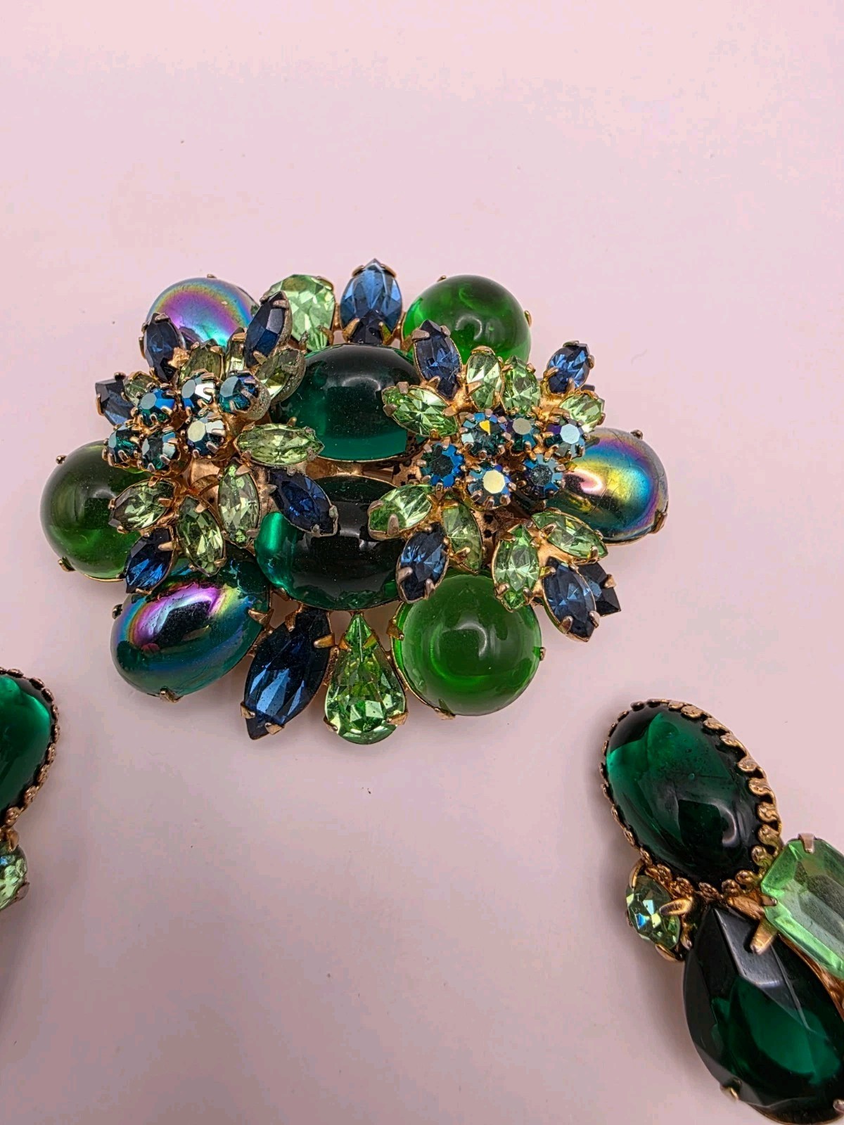Vintage Unsigned Hattie Carnegie Green, Heliotrope Glass Brooch/Married Earrings