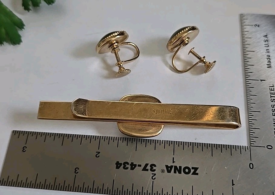 Equestrian Earrings & Tie bar Ladies set Swank Vintage Essex Crystal Horse Head
