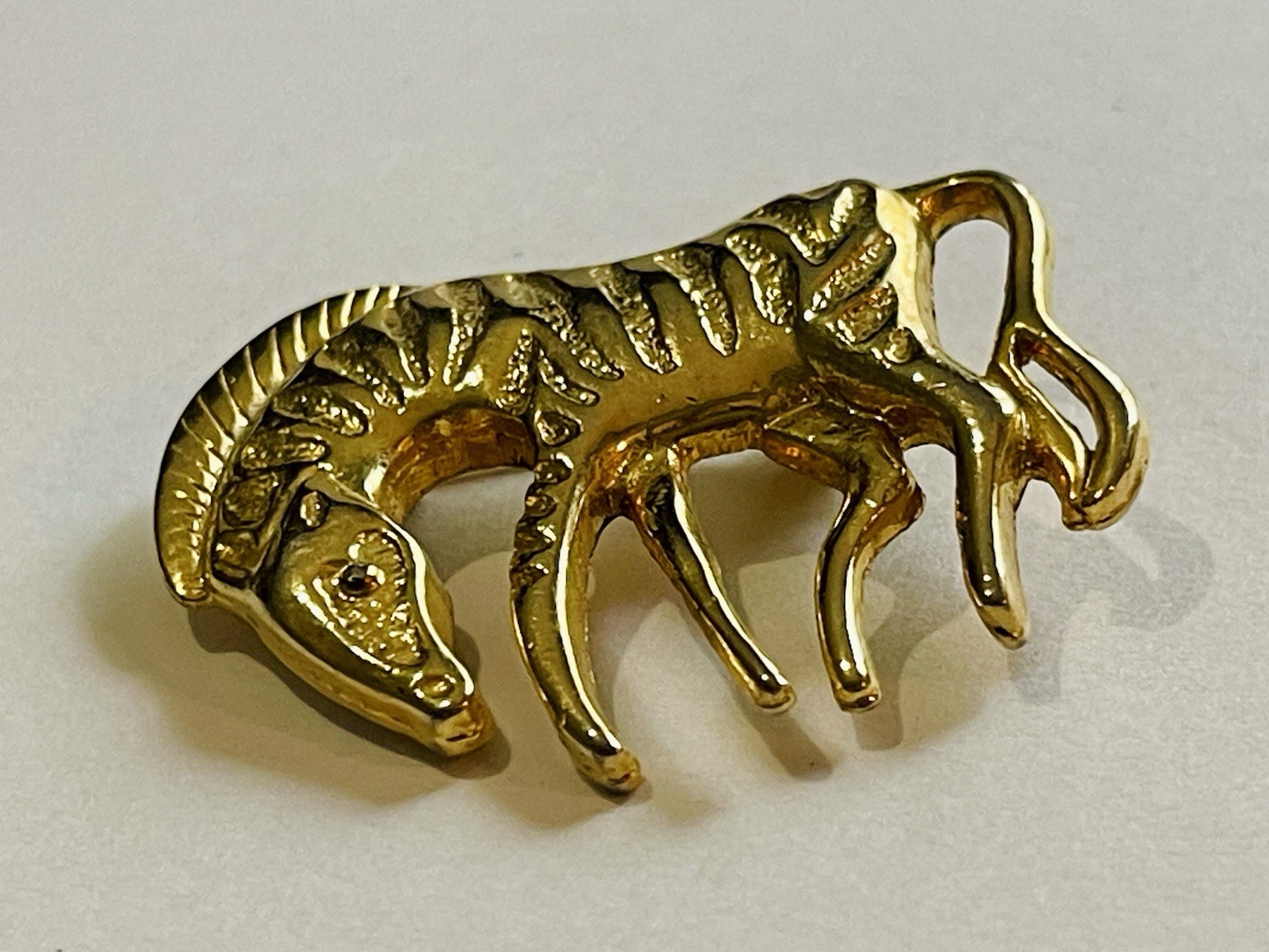 Beautiful Vintage Goldtone Figural ZEBRA Brooch Pin Safari Nature Sculptural