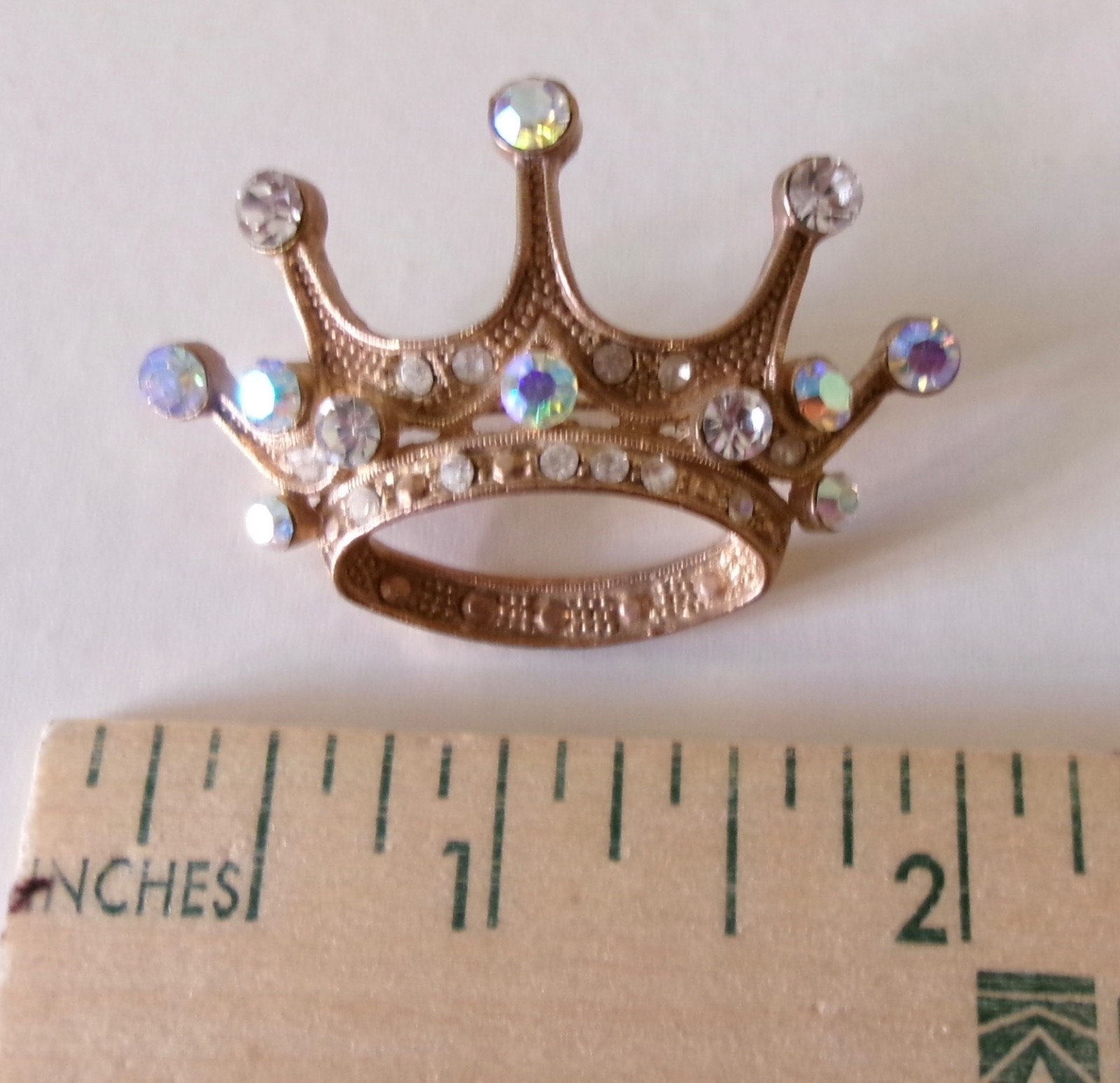 7 Vintage Pins Pinbacks Good Condition Costume Jewelry Lite Wear On Some