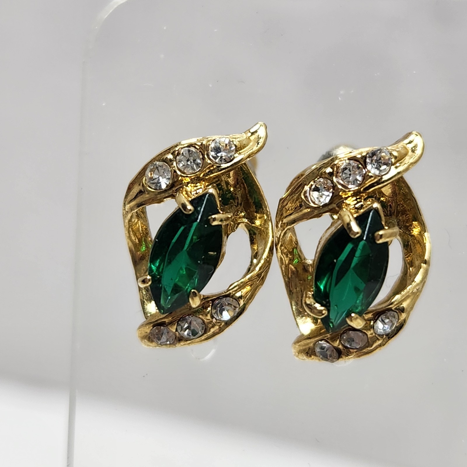 Vintage Emerald Green Rhinestone Goldtone Bracelet 7″ Earrings 2 Pair May Birth