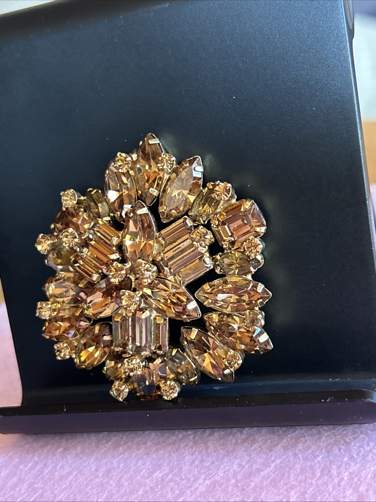 RARE STUNNING WEISS Gold PLATE Tiered Baguette Champagne Stones Brooch Pin