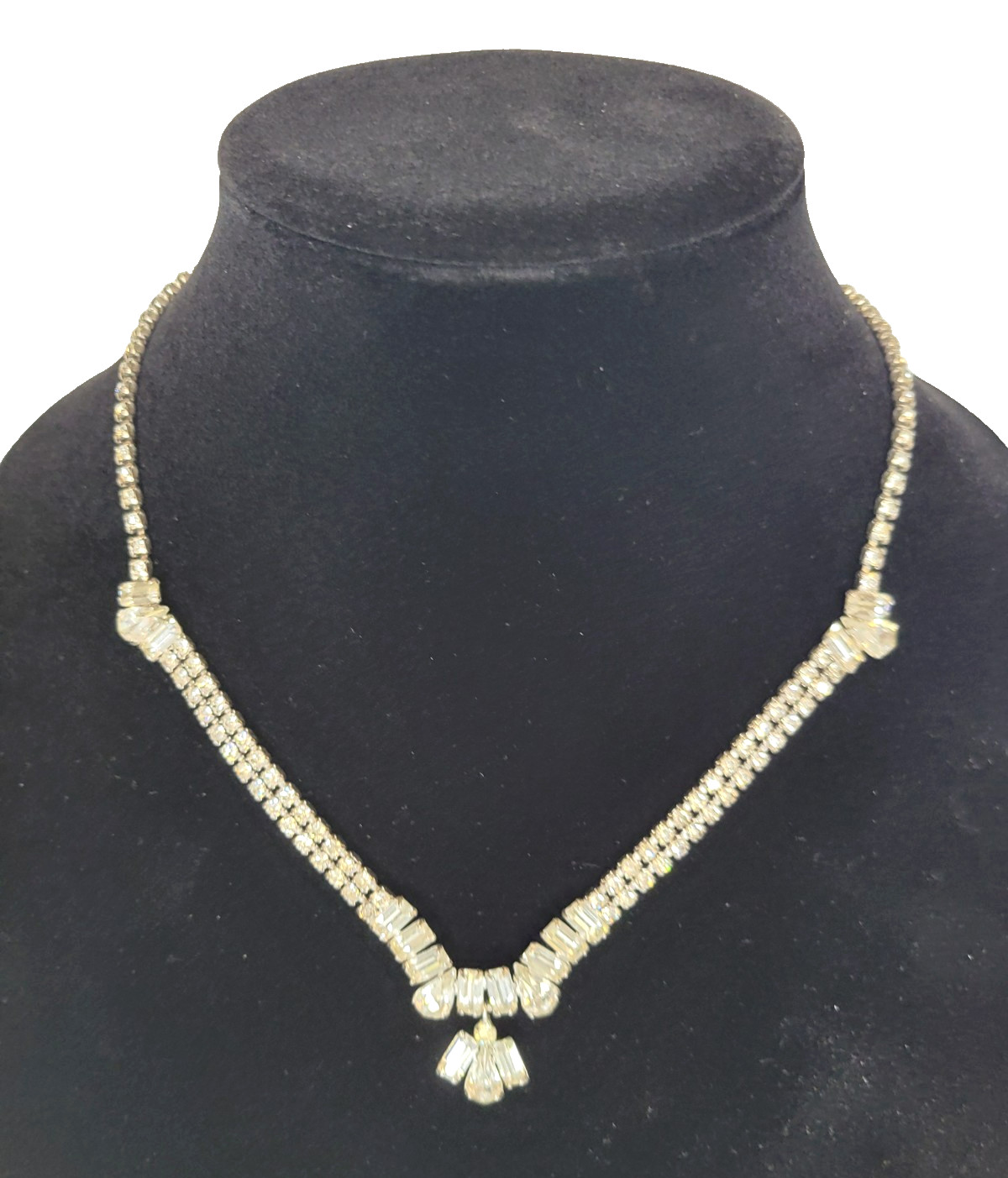 Vintage Art Deco Emerald, Baguette and Round Cut Rhinestone Silvertone Necklace