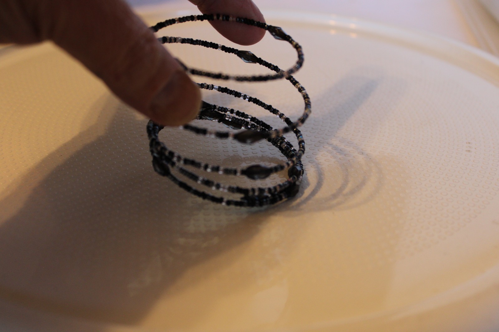 Vintage Women’s Black and Clear Stones Slinky Type Expandable Bangle Bracelet