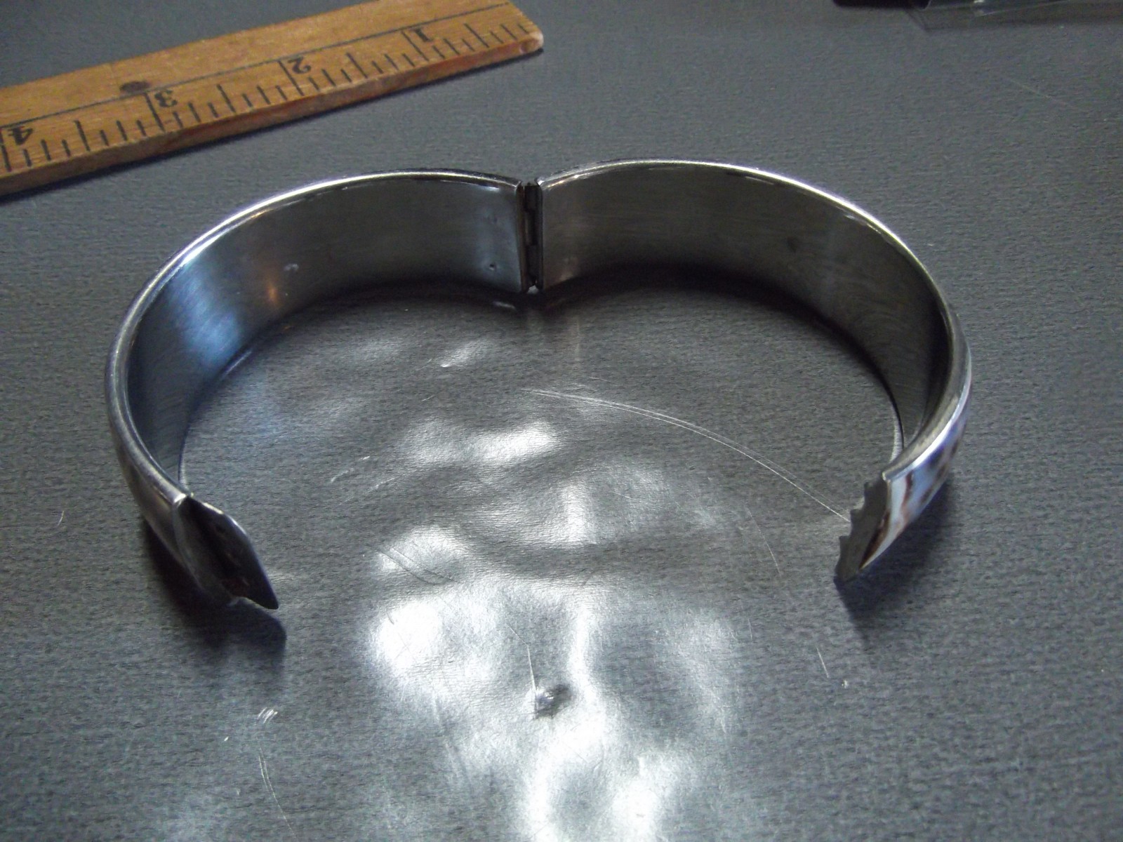 Old and Unique Vtg Shell Brass Bangele Bracelet 2.5″in
