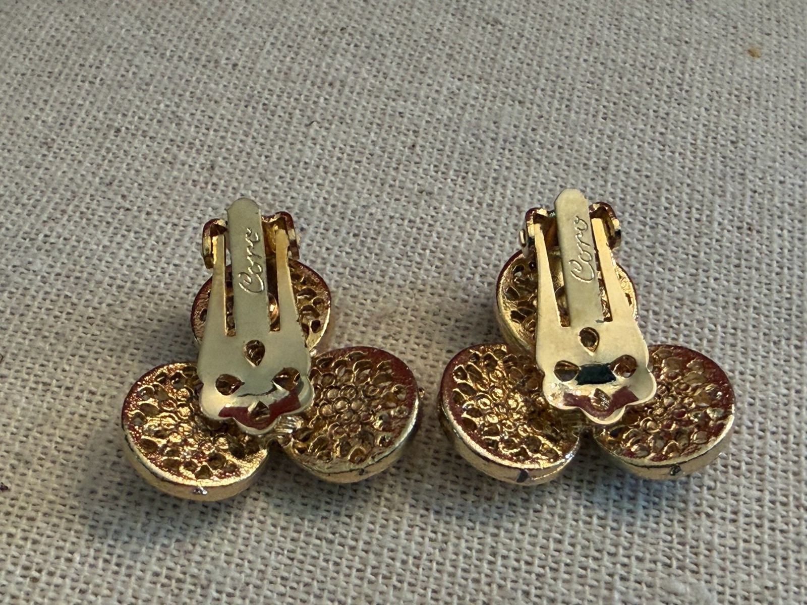 Vtg. CORO Red Aurora Borealis AB Glass Rhinestone Gold Tone Clip EARRINGS BinR