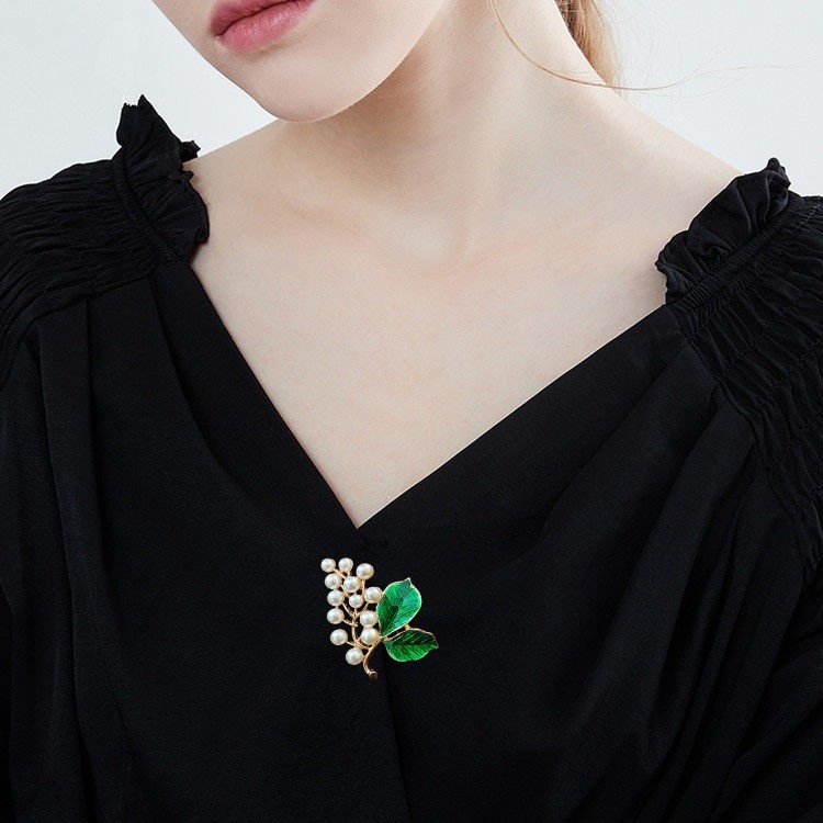 Enamel Faux Pearl Flower Pin Brooch Vintage Style Green Leaves Plant Brooch