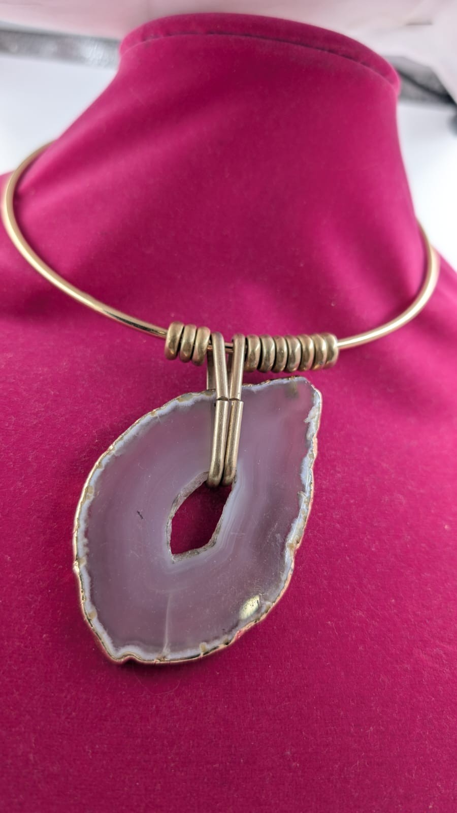 RLM Robert Lee Morris Soho Gold Tone Absract Stone Pendant Choker Necklace JN01