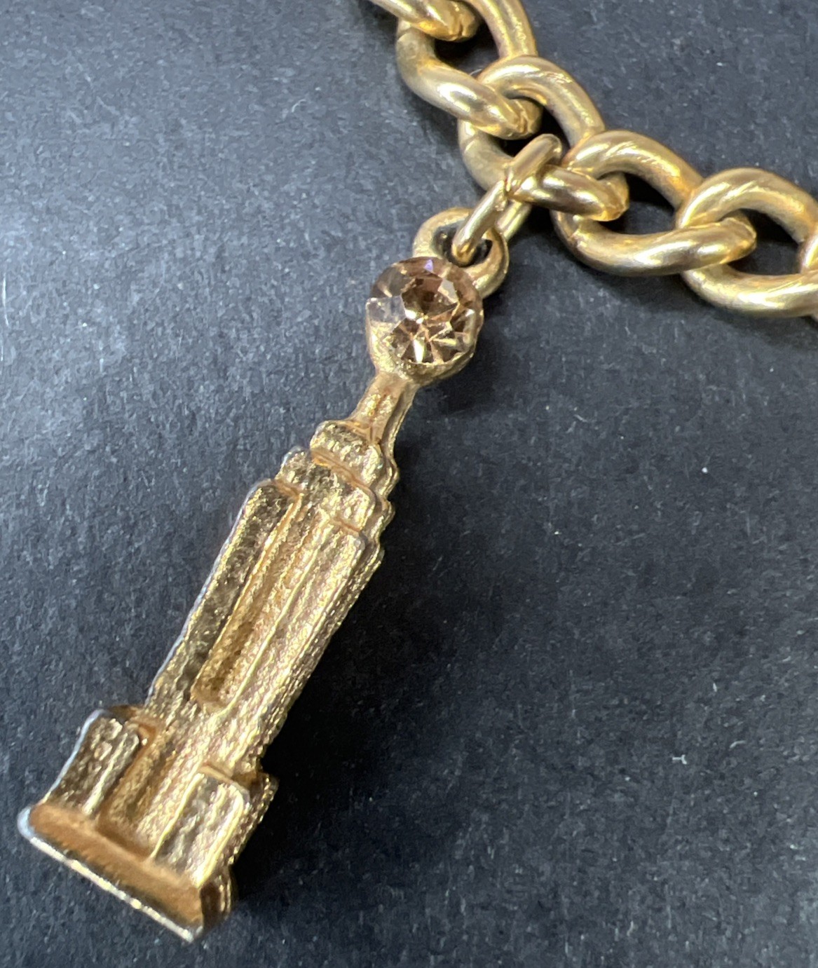 Vintage 70s gold tone New York City buildings landmarks charm bracelet 6.5” READ