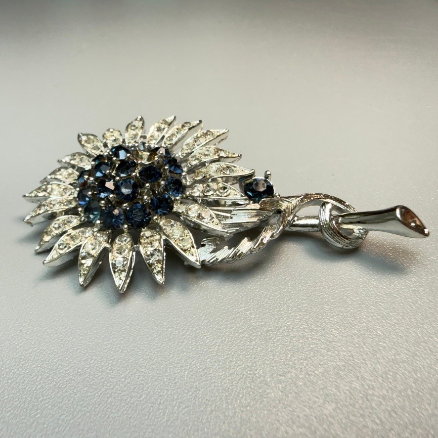 Vintage Lisner Sunflower Rhinestone Brooch Blue White Rhinestones Signed READ