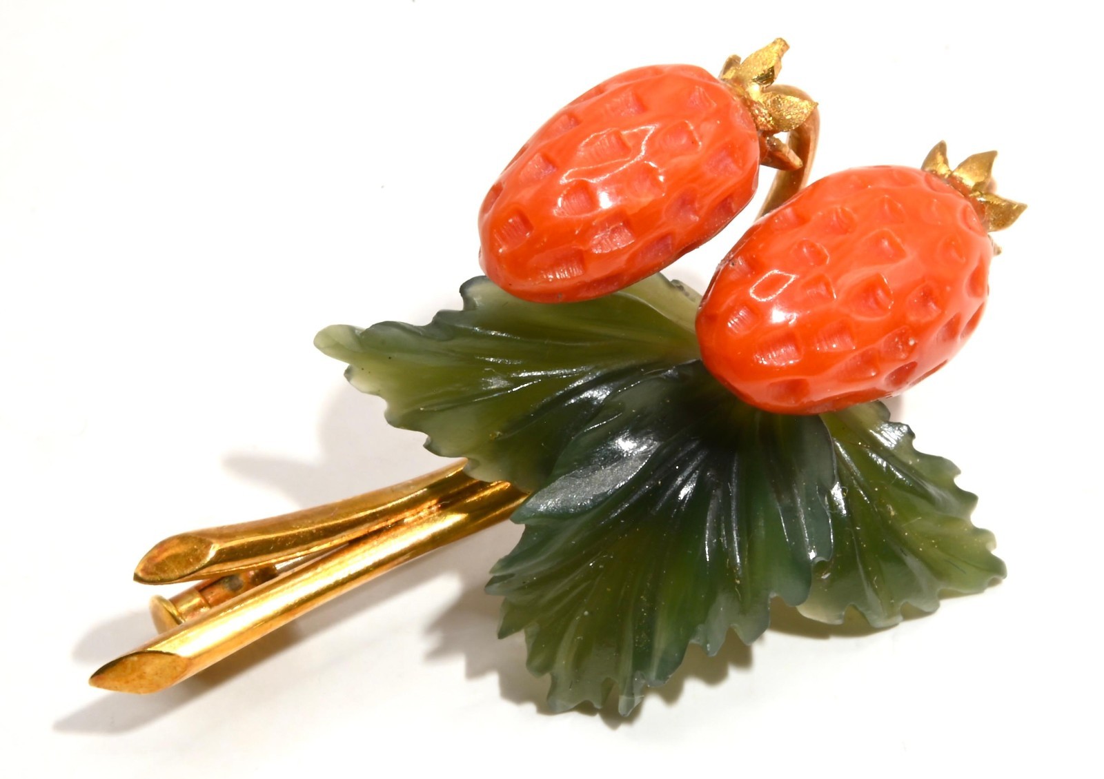 Rare Vintage 18K Yellow Gold Jade And Coral Strawberry Brooch
