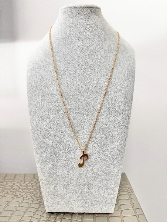 Vintage Avon Gold Tome Letter ‘P’ initial Pendant Necklace Layering Y2K