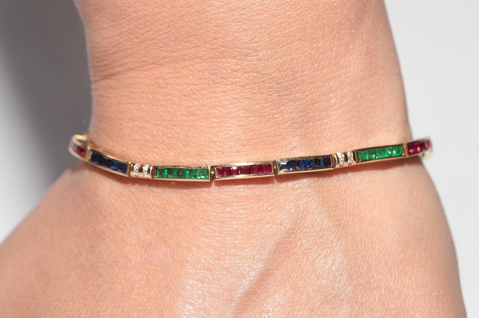 Vintage Circa 1980s 18k Gold Natural Diamond And Emerald Ruby Sapphire Bracelet