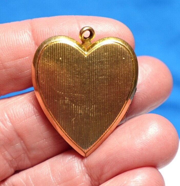 GOLD FILLED BLACK ENAMEL HEART LOCKET VINTAGE 23 X 30 MM 5.8 GRAMS J-503