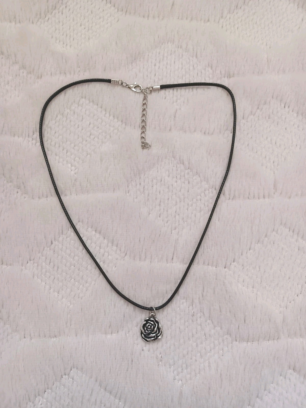 Vintage 90’s Y2K 2000’s Style Silver Tone Rose Bud Flower Pendant Cord Necklace