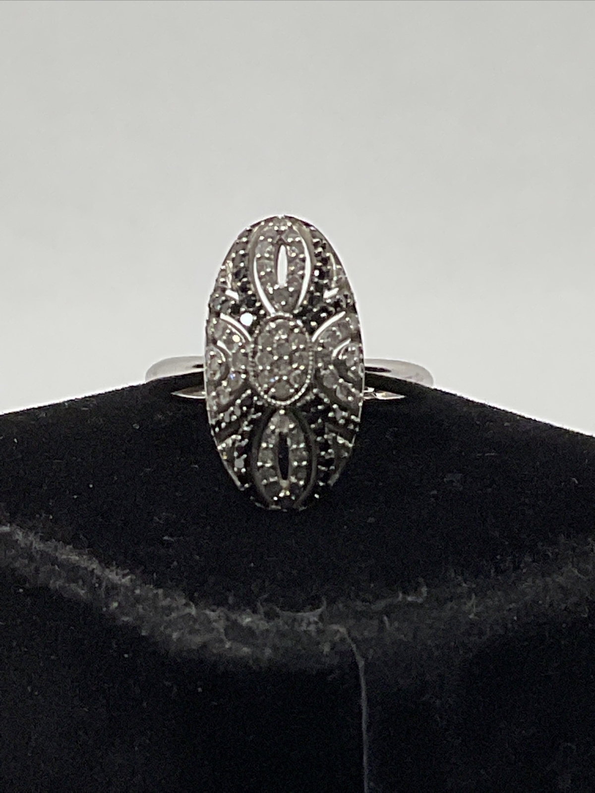 VINTAGE Solid 10K White Gold Black & White Diamonds DOME Style Ladies Ring 4gr.