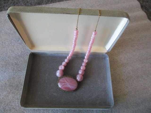 VINTAGE PINK GLASS 14K YELLOW GOLD BEAD CHOKER NECKLACE – 16.5″