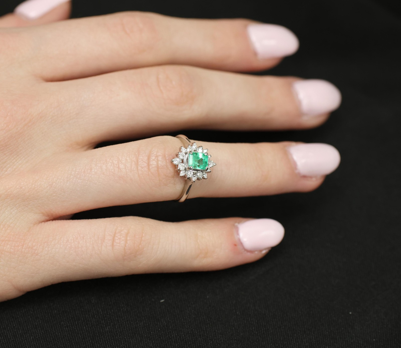 Fine Vintage 0.60ct Colombian Emerald 0.26ct Diamond Platinum Ring Size 4.75