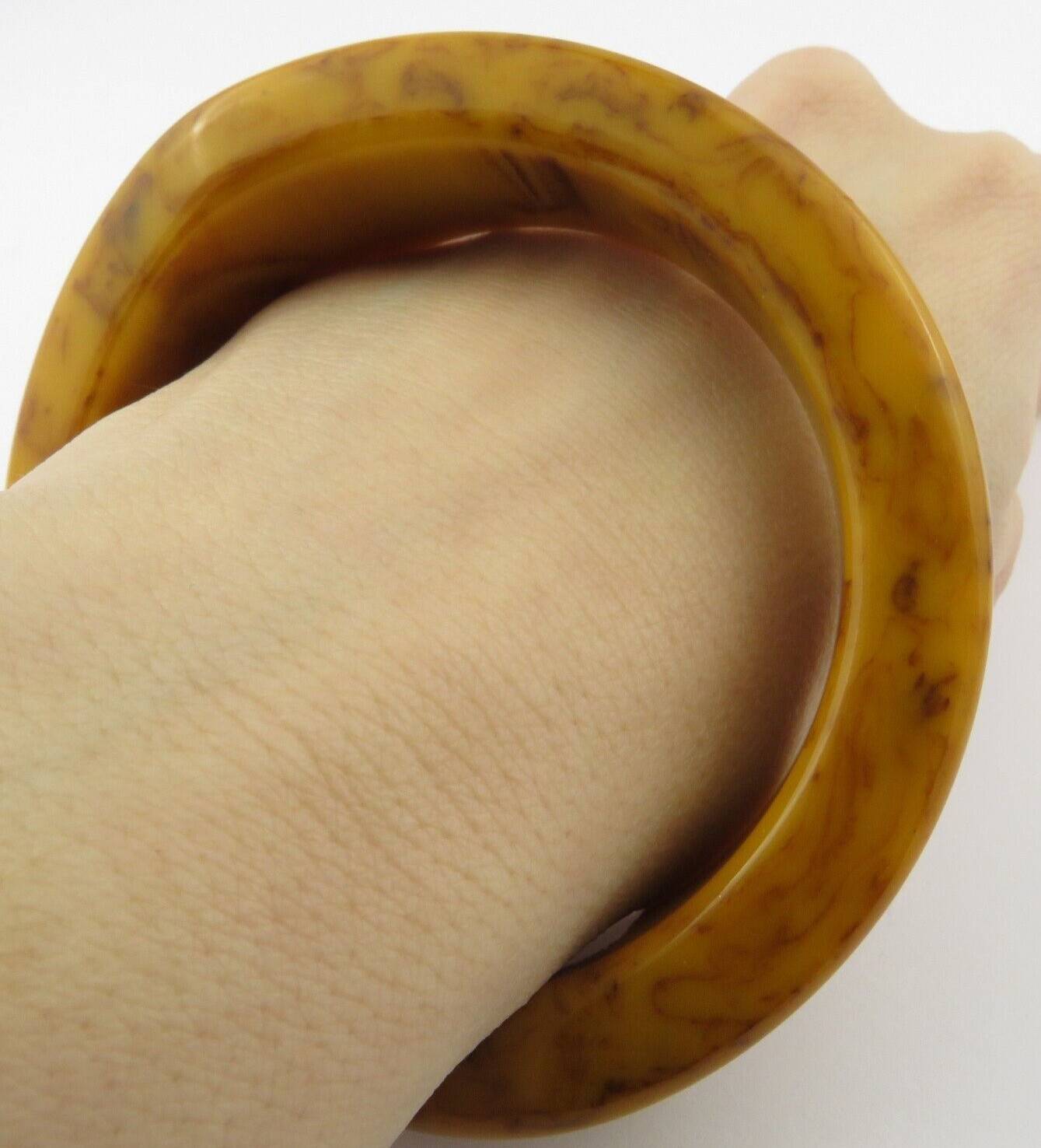 Vtg.Bakelite Chunky Wavy Bangle Bracelet Butterscotch/Choco Swirl retro Jewelry