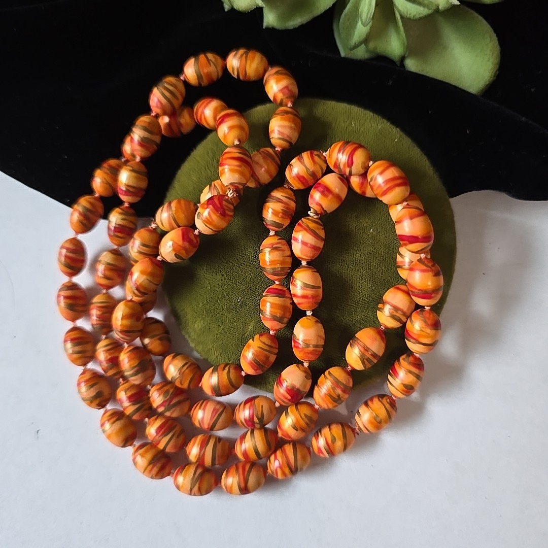 Vintage 50s Lightweight Hand Painted Plastic Beads Necklace 34″ L
