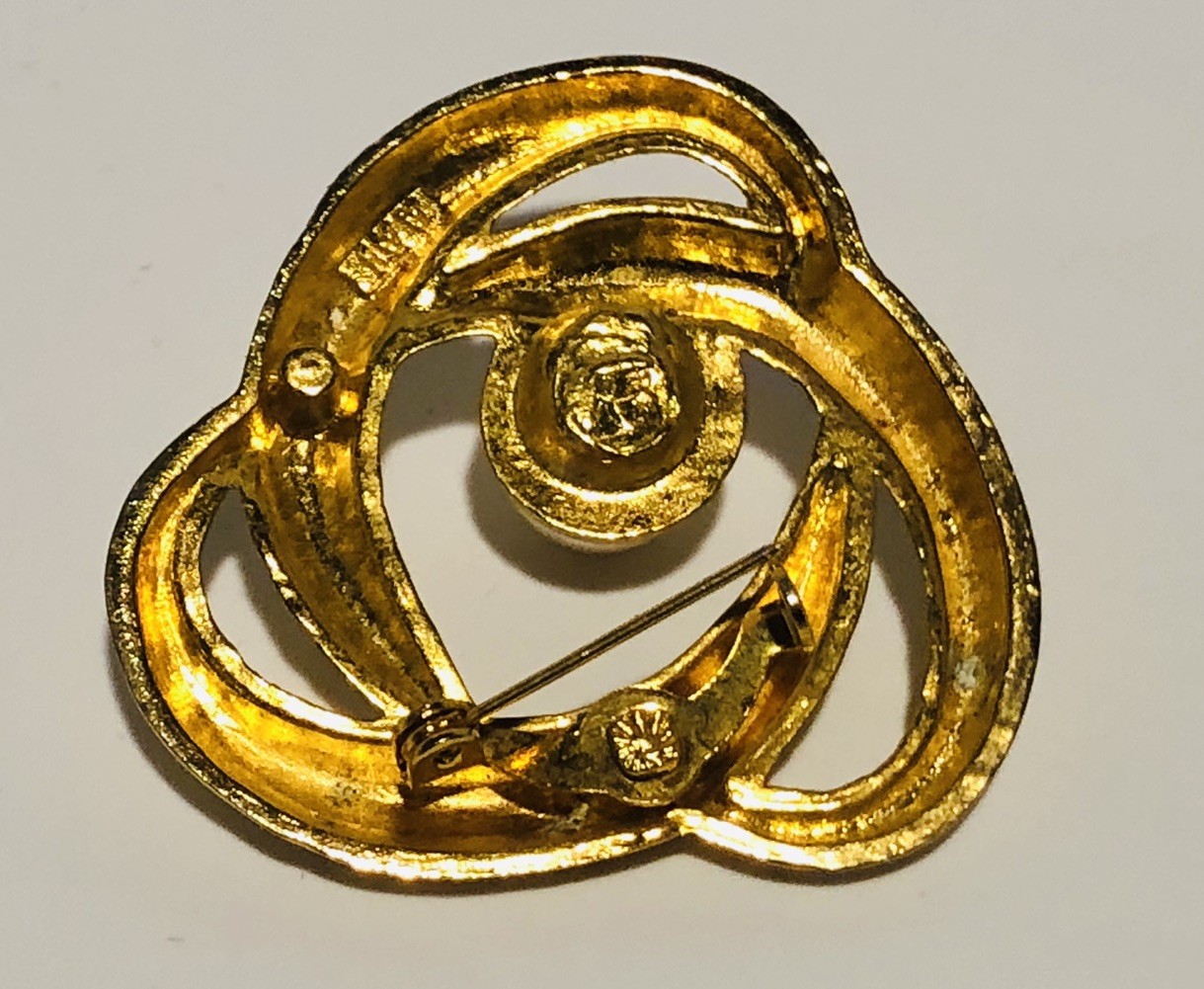 Vintage geometric Goldtone brooch 1 1/2 inches