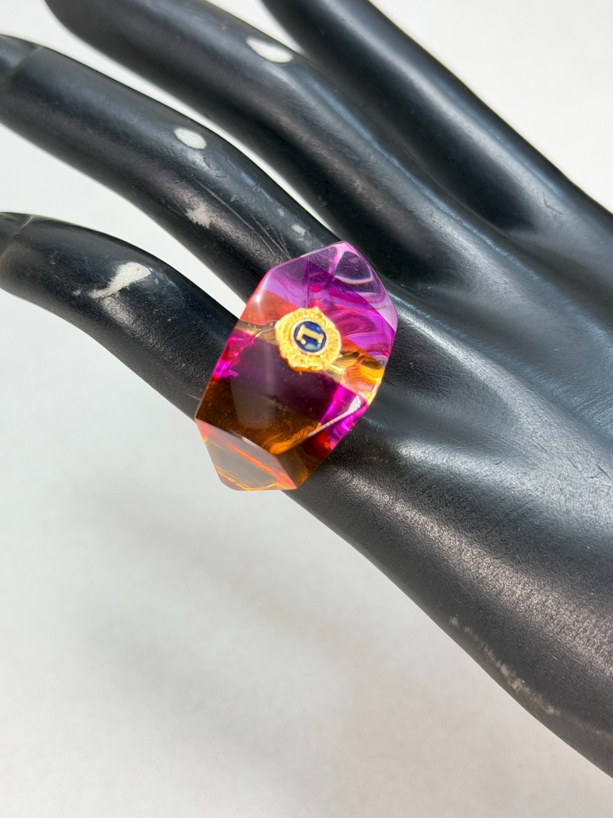 Lions International Abstract Raindown Ring Size 4.25 Vintage Lucite Modernist