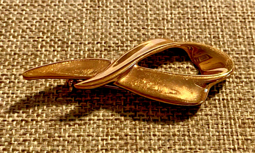 Vintage Brooch Pin Lot of 4 Gold Tone Swirl, Ribbon, Faux Pearl, Oval Teardrop