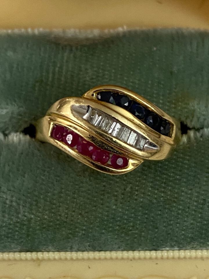 Vintage 14k yellow gold ring size 7 diamond ruby and sapphire very pretty