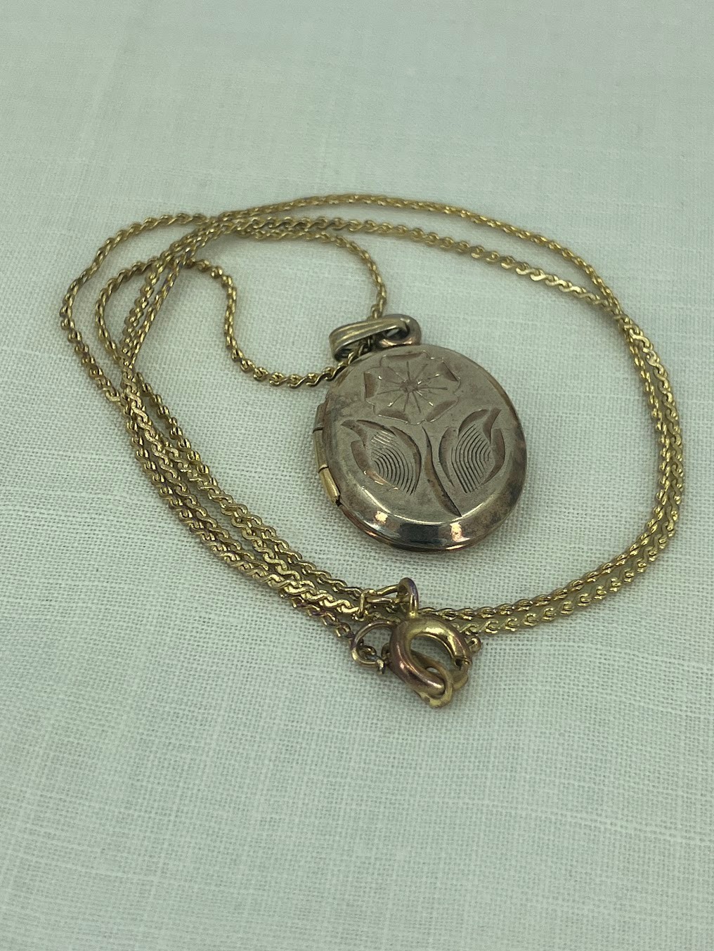 Vintage Locket Pendant Necklace Sterling Silver Vermeil Etched Flower 4g READ
