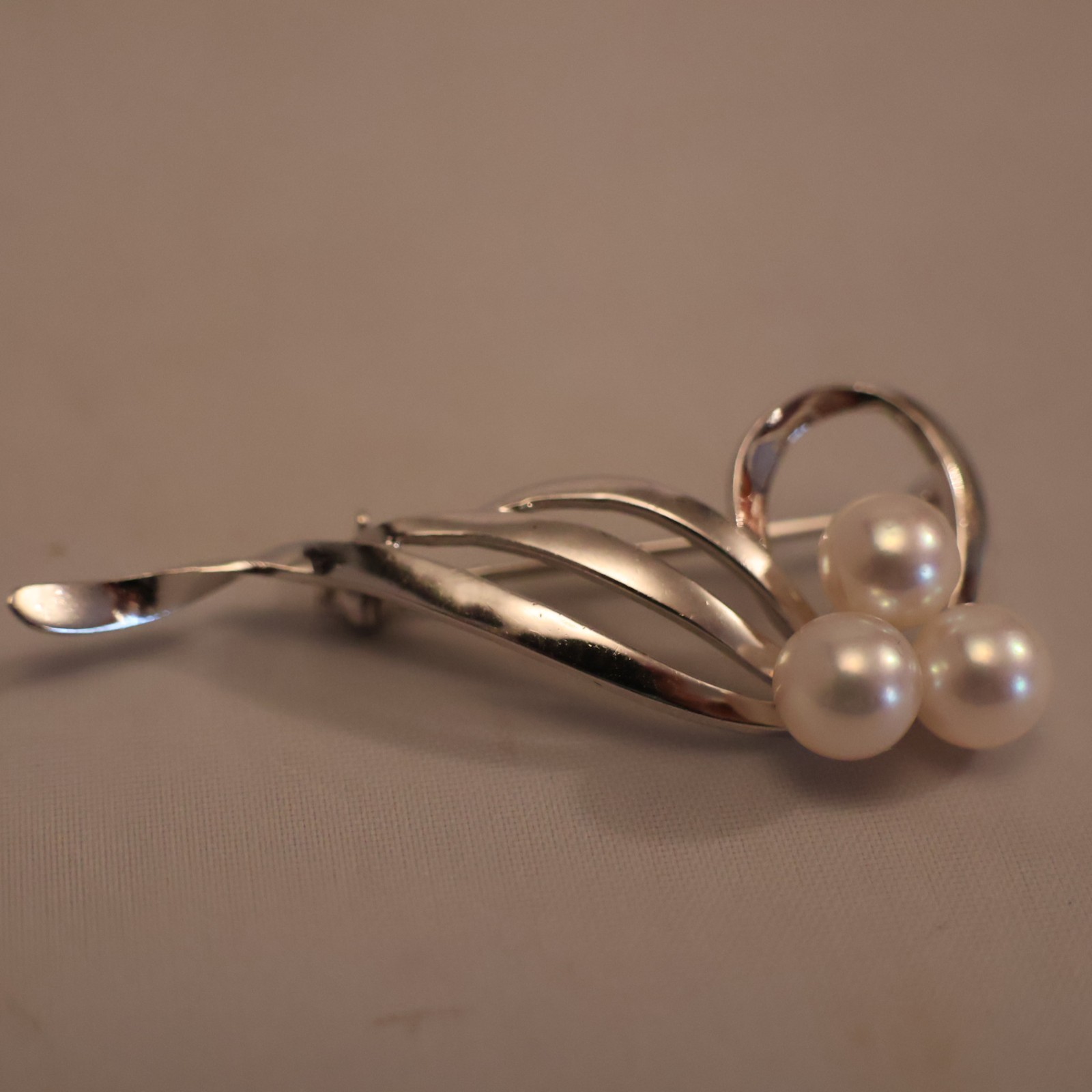 Mikimoto Akoyo Pearl and Sterling Pin/Brooch – Classic