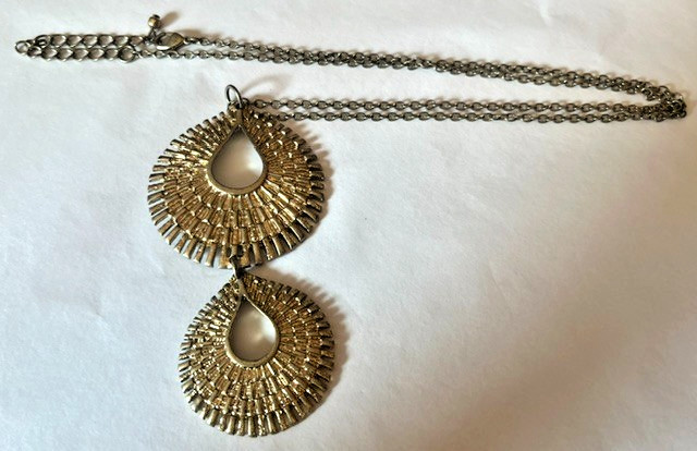 Vintage Two-Tiered Brutalist Gold Tone Pendant Necklace With Lobster Claw Clasp