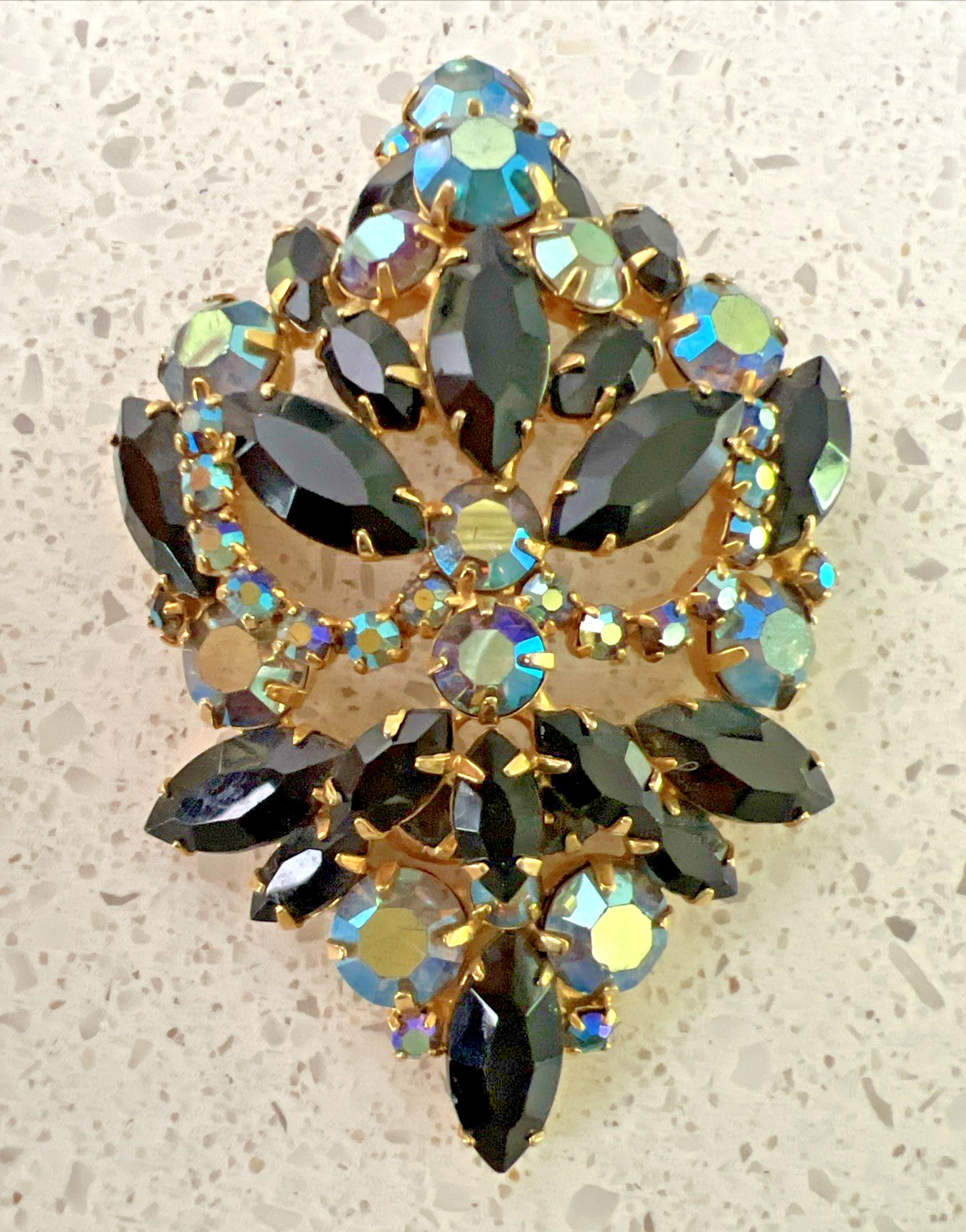 VINTAGE MCM JULIANA BLACK & AURORA BOREALIS RHINESTONE BROOCH 3″ H x 2″ W