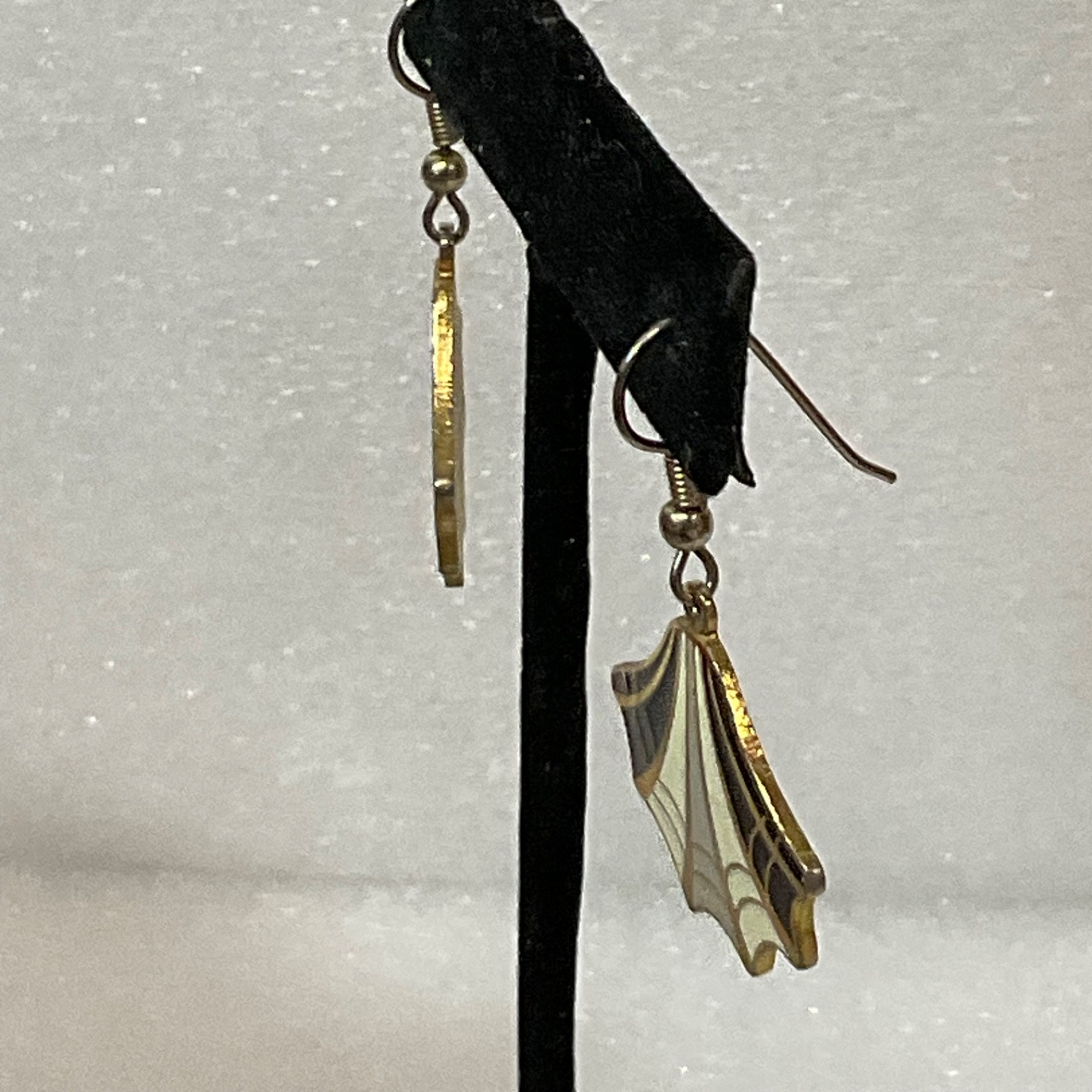 Vintage Web Gold Tone Cloisonné Earrings Black White Enamel Fan Shape Dangle