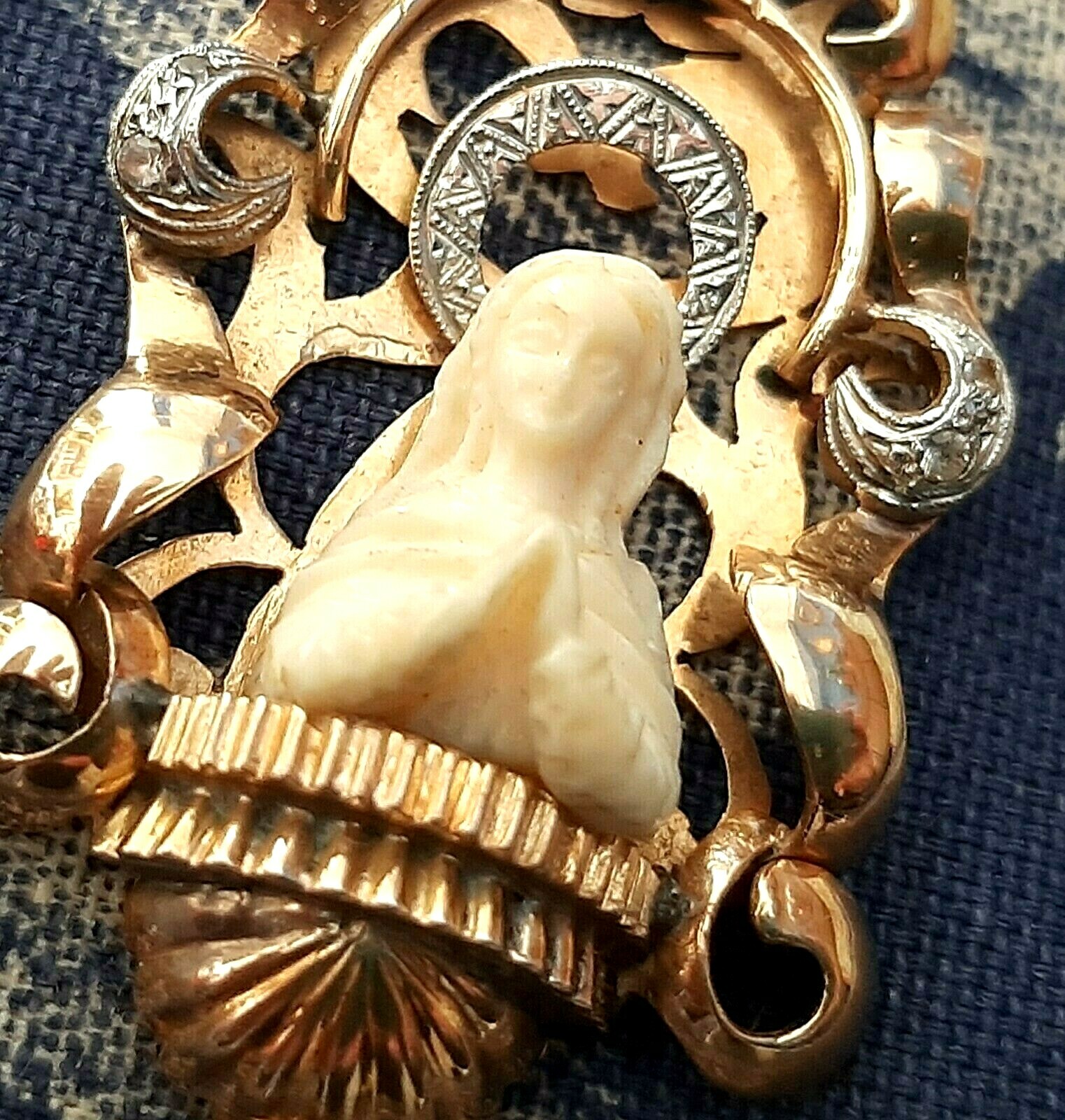 Fine Antique 18K Art Deco Gold Religious European Virgen Mary Pendant Ca 1930-40
