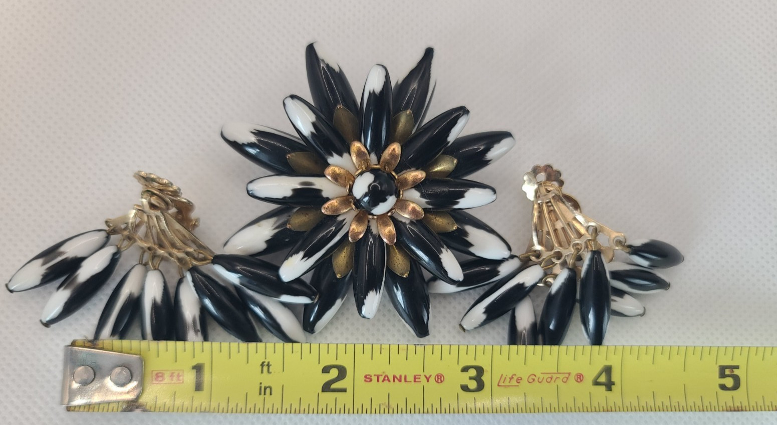 Vintage Trifari Look Unbraned Black and White Clip on Earring & Matching Brooch
