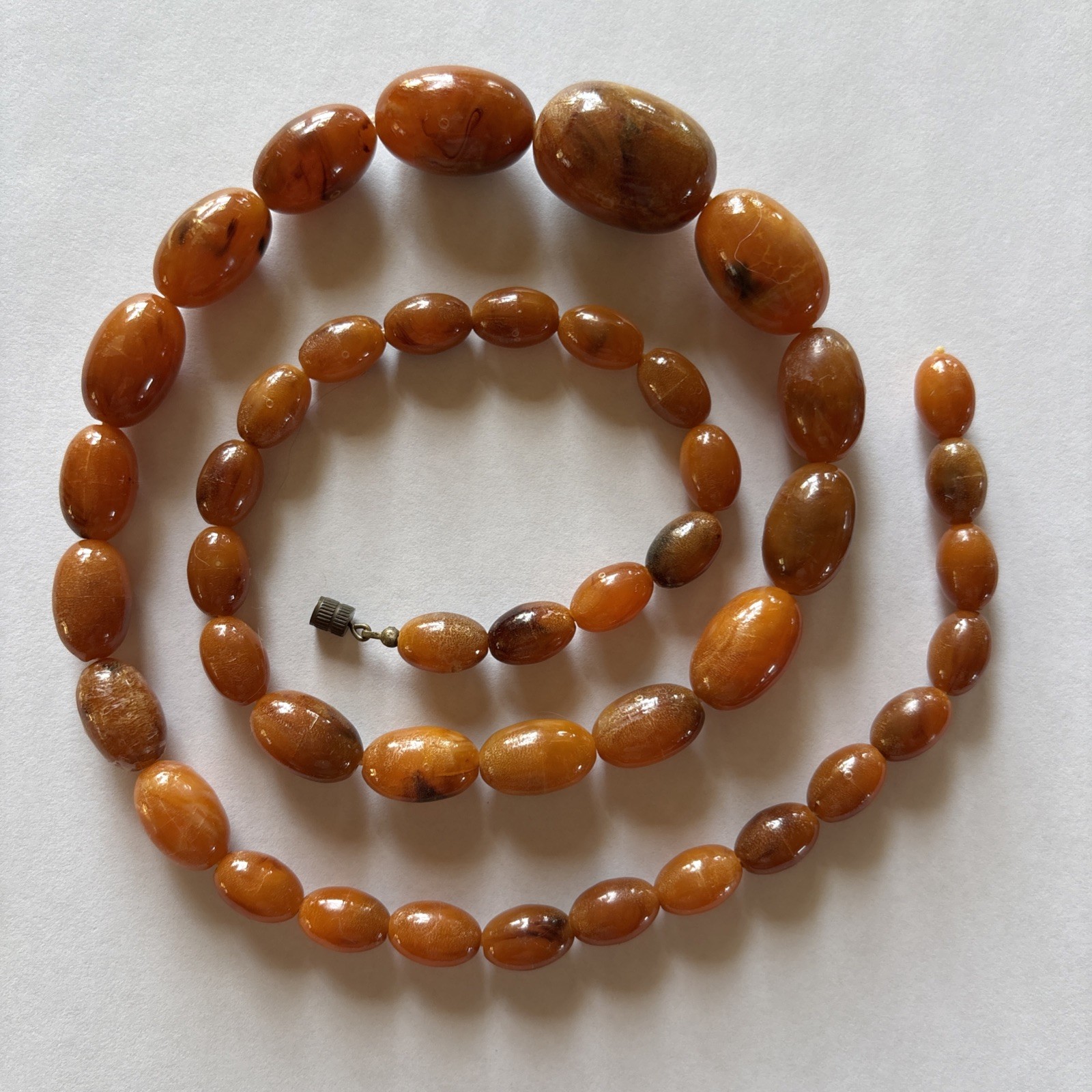 Vintage Resin Or Bakelite Or Catalin Marbled Amber Graduated Oval Bead Necklace