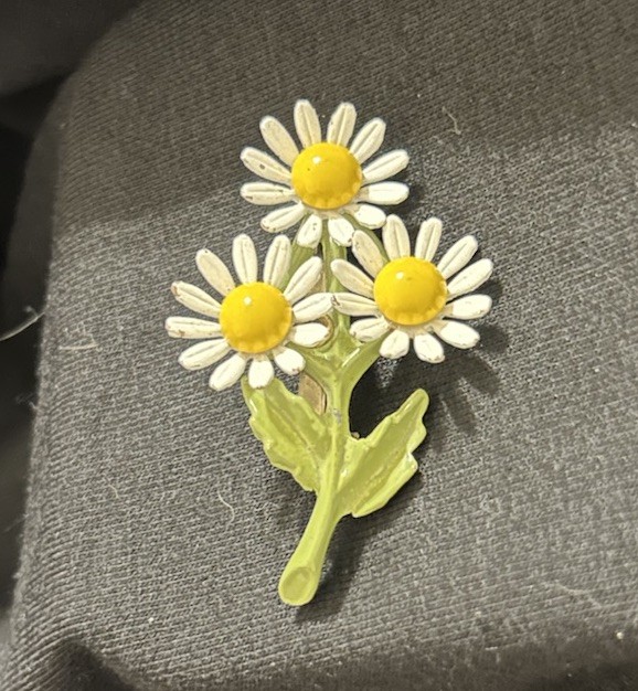 Vintage Yellow and White Daisy Cluster Floral Enamel Brooch, Retro 60s 70s Style