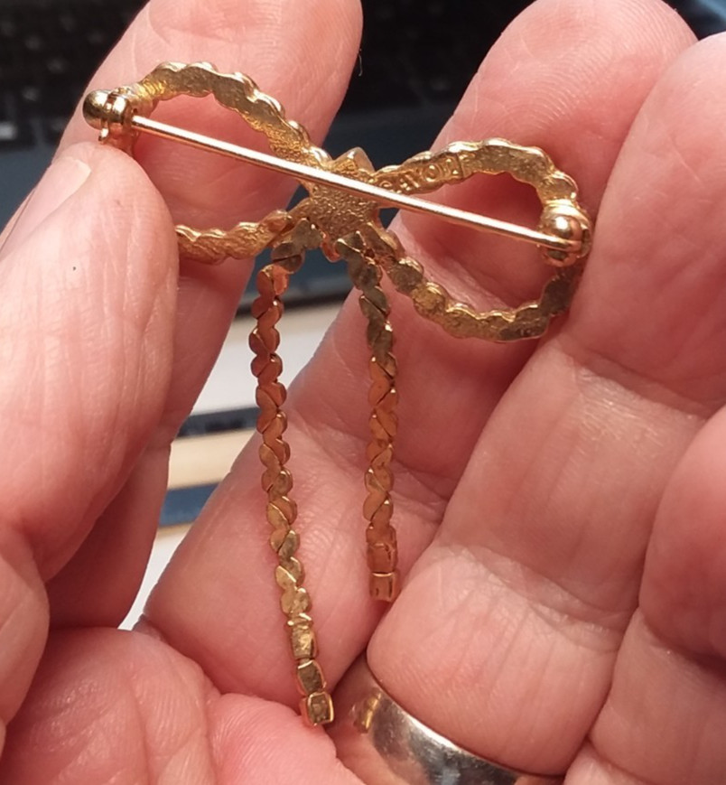 3 Vintage Brooches: 2 Avon, 1 Unbranded 05-01-2026