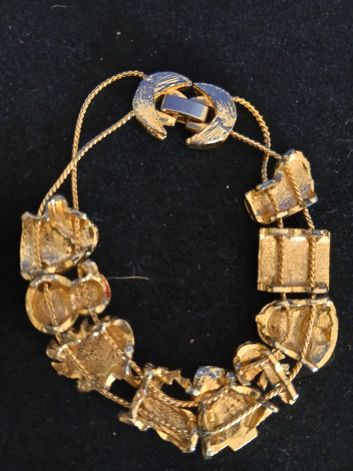 Vtg. X-MASS enamel slide charm bracelet, Santa, Tree, & present,sock 7 “L ,5/8”.