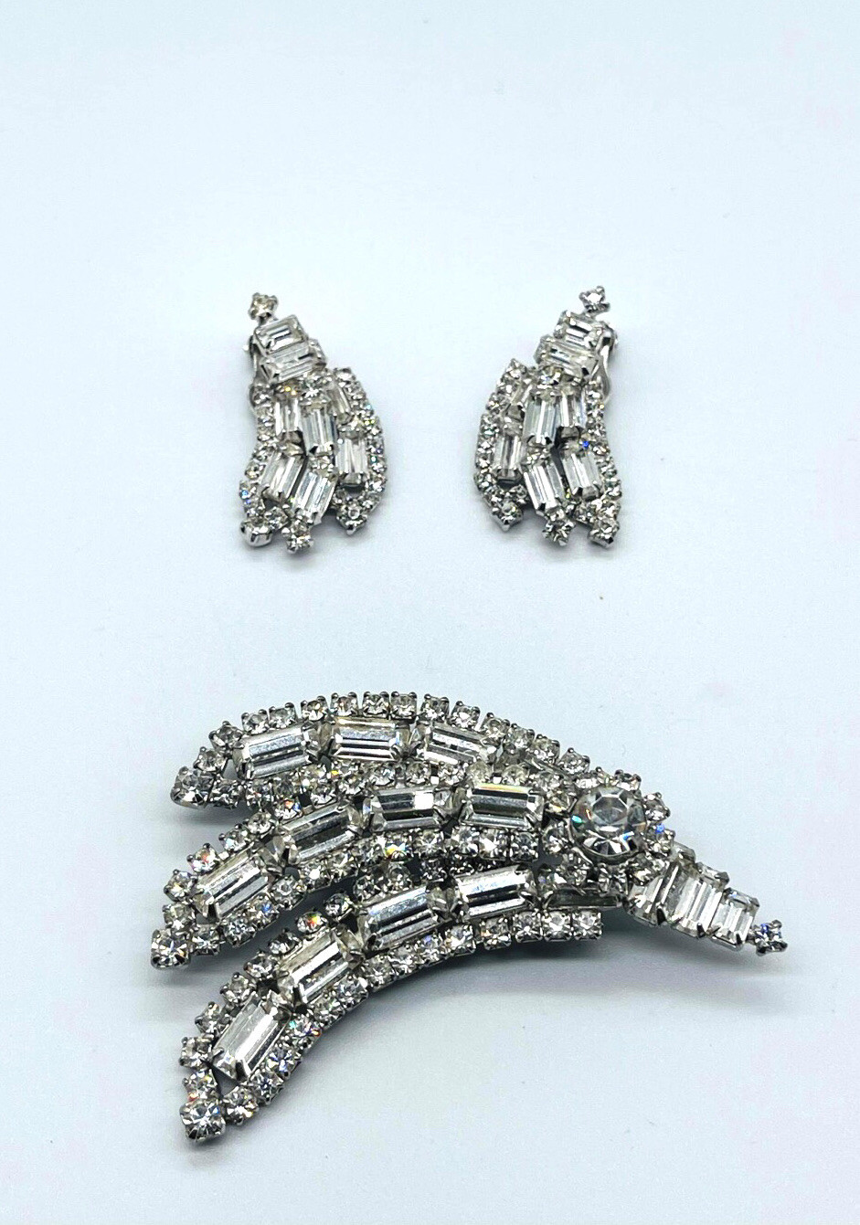Vtg Unmarked Clear Glass Rhinestone Flower Pin & Earrings Set