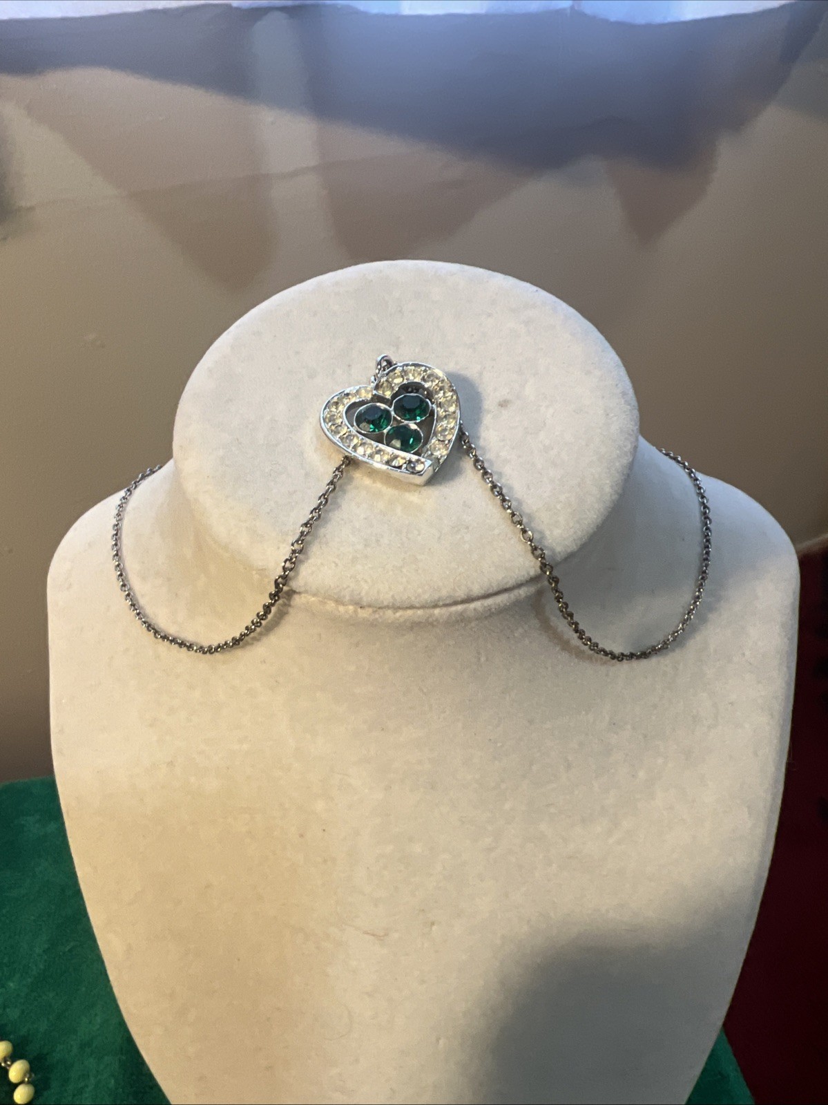 Vtg Sarah Coventry Emerald Crystal Rhinestone Heart Pendant May Bday Necklace