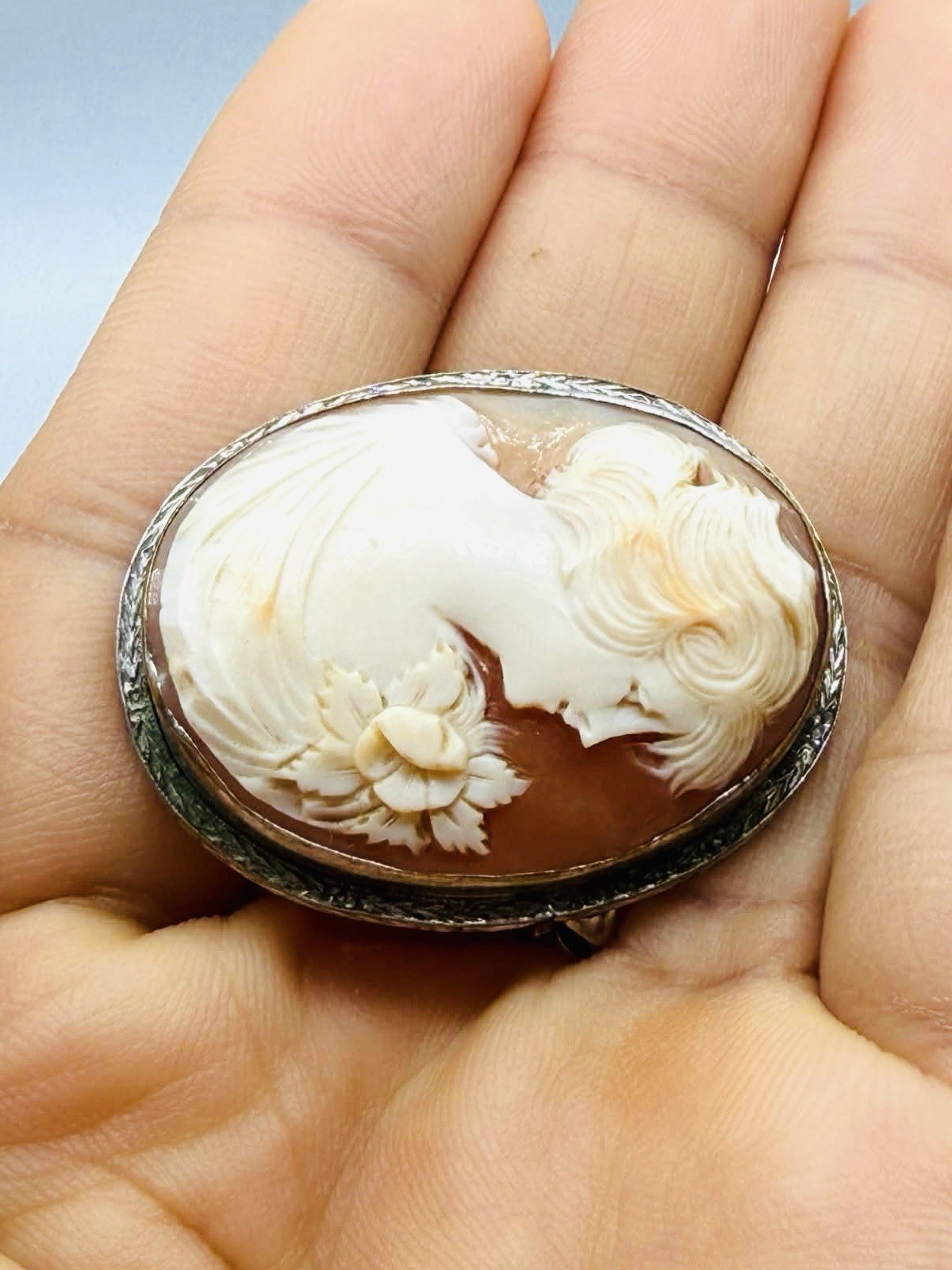 Vtg White Gold Filled Or Silver Tone Shell Lady With Flower Cameo Pin Brooch