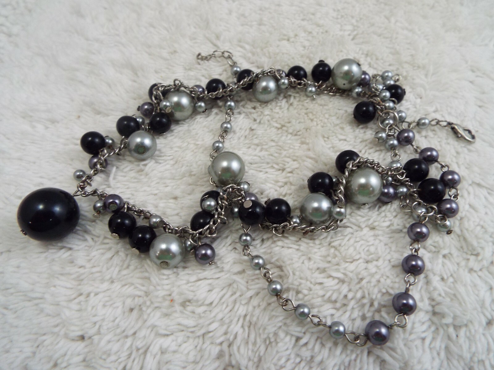 Silvertone Gray Black Bead Necklace (B36)